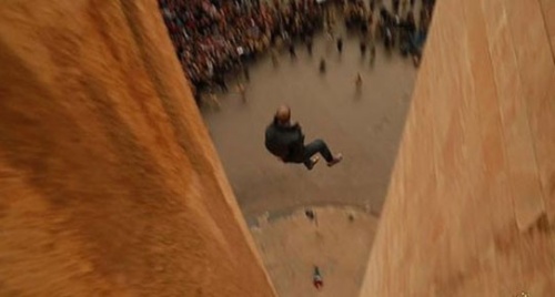 Haber | IŞİD eşcinsel oldukları gerekçesiyle iki kişiyi metrelerce yüksekten attı