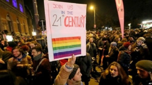 Haber | Viyana: Lezbiyen çiftin kafeden atılması protesto edildi