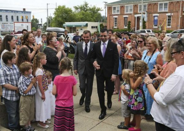 Haber | Eşcinsel Papaz Sevgilisiyle Dünya Evine Girdi
