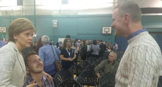 Haber | Başbakan, eşcinsel çifti baş göz etti