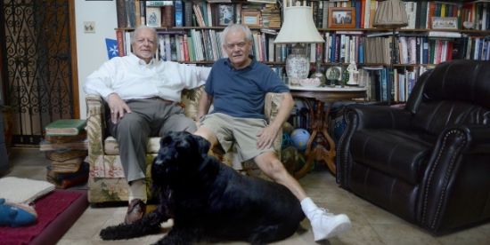 Haber | Eşcinsel çift çıkmaza girdi: Partnerini evlatlık olarak aldığı için evlenemiyorlar!