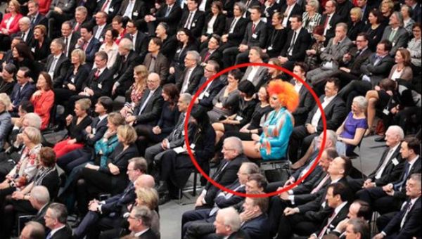 Haber | ALMANYA CUMHURBAŞKANLIĞI SEÇİMİNDEKİ RENKLİ İSİM: DRAG QUEEN OLIVIA JONES