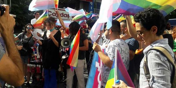 Haber | TRANS ONUR YÜRÜYÜŞÜ’NE MÜDAHALE, 7 KİŞİ GÖZALTINA ALINDI