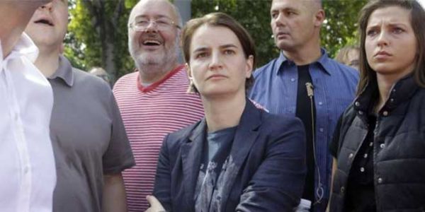 Haber | SIRBİSTAN BAŞBAKANI LGBTİ ONUR YÜRÜYÜŞÜNE KATILDI