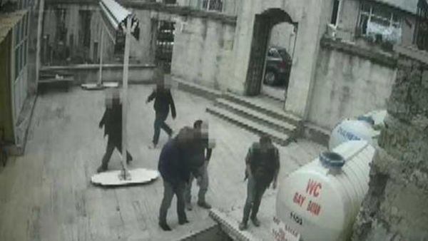 Haber | Gay rolü yaparak yaşlıları hedef alan çete çökertildi.